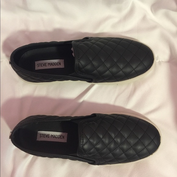 New- Size 8 Steve Madden Ecentrcq Black Slip Ons - Picture 8 of 8